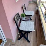 'shell' Flat In The Center בורגאס