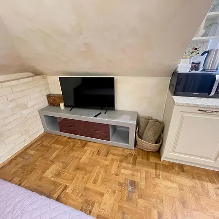 'shell' Flat In The Center Μπουργκάς